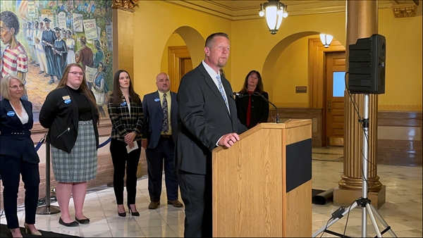 Kansas educators call on lawmakers to pass clean school funding bill